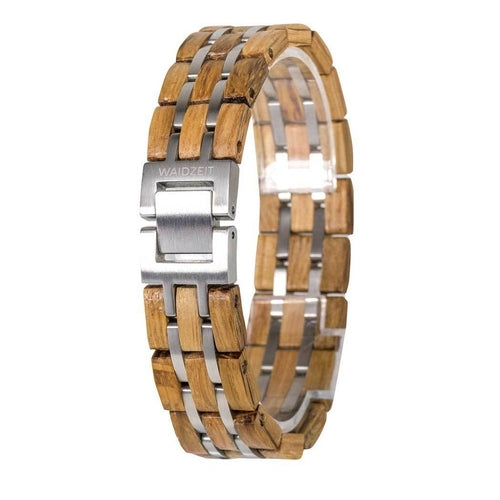 Waidzeit wooden and stainless steel smartwatch strap with brushed clasp, handcrafted from natural oak and designed for Apple Watch compatibility.